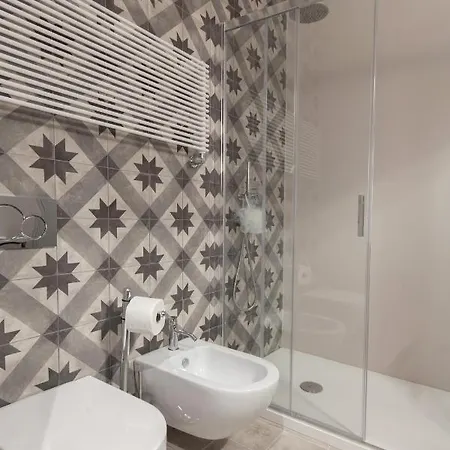 Room222 - Stylish Old Town - 5' Station To Cinque Terre Guest house