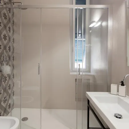 Room222 - Stylish Old Town - 5' Station To Cinque Terre 3* La Spezia