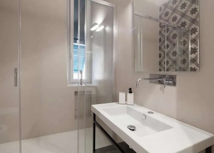 Room222 - Stylish Old Town - 5' Station To Cinque Terre 3* La Spezia